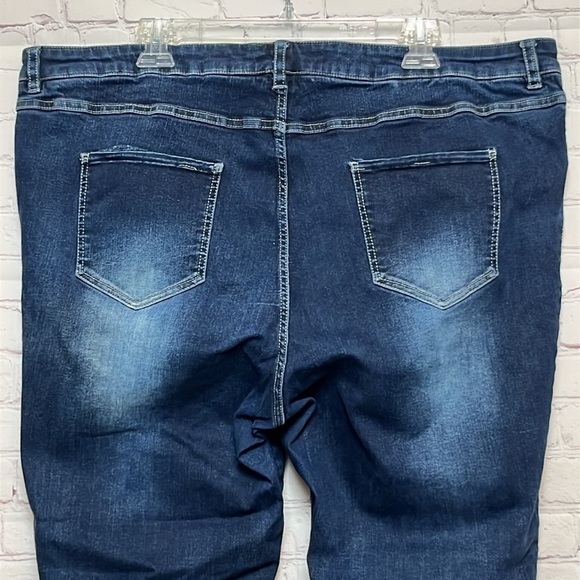 Universal Standard High Rise Dark Wash Jeans - Picture 6 of 15